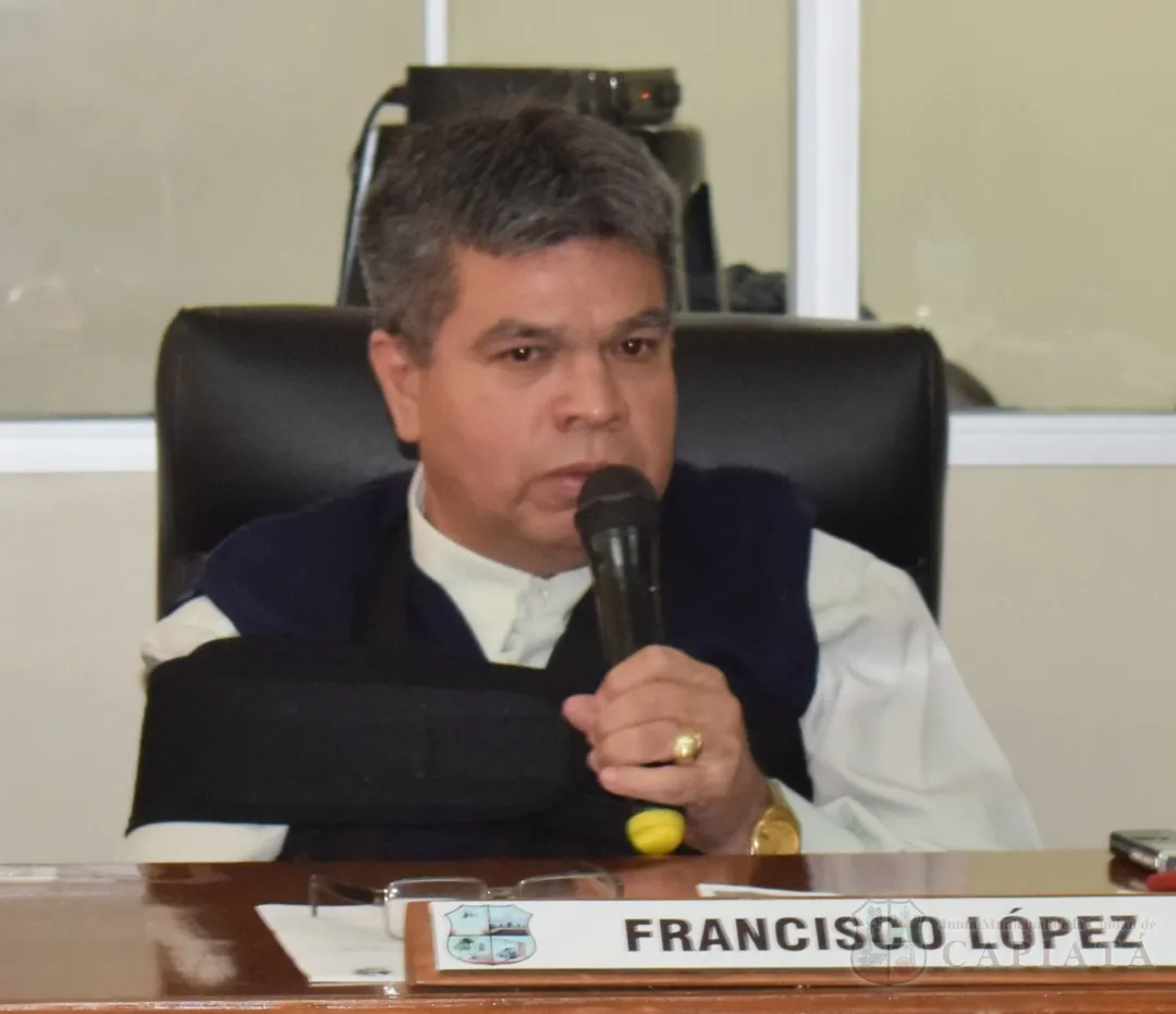 Concejal Francisco López informa al Pleno sobre el avance en la reparación de calles en Cía. 4ª Costa Salinares