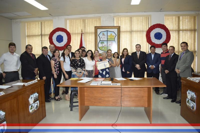 Reconocimiento a la Sra. Epifanía Vda. de Montiel por la donación de un terreno para asiento de una plaza pública