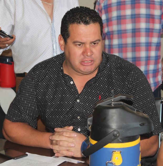 De aproximadamente 1.000 taxis que conforman el parque automotor de Capiatá, sólo 8 sobrepasan los 25 años de antigüedad