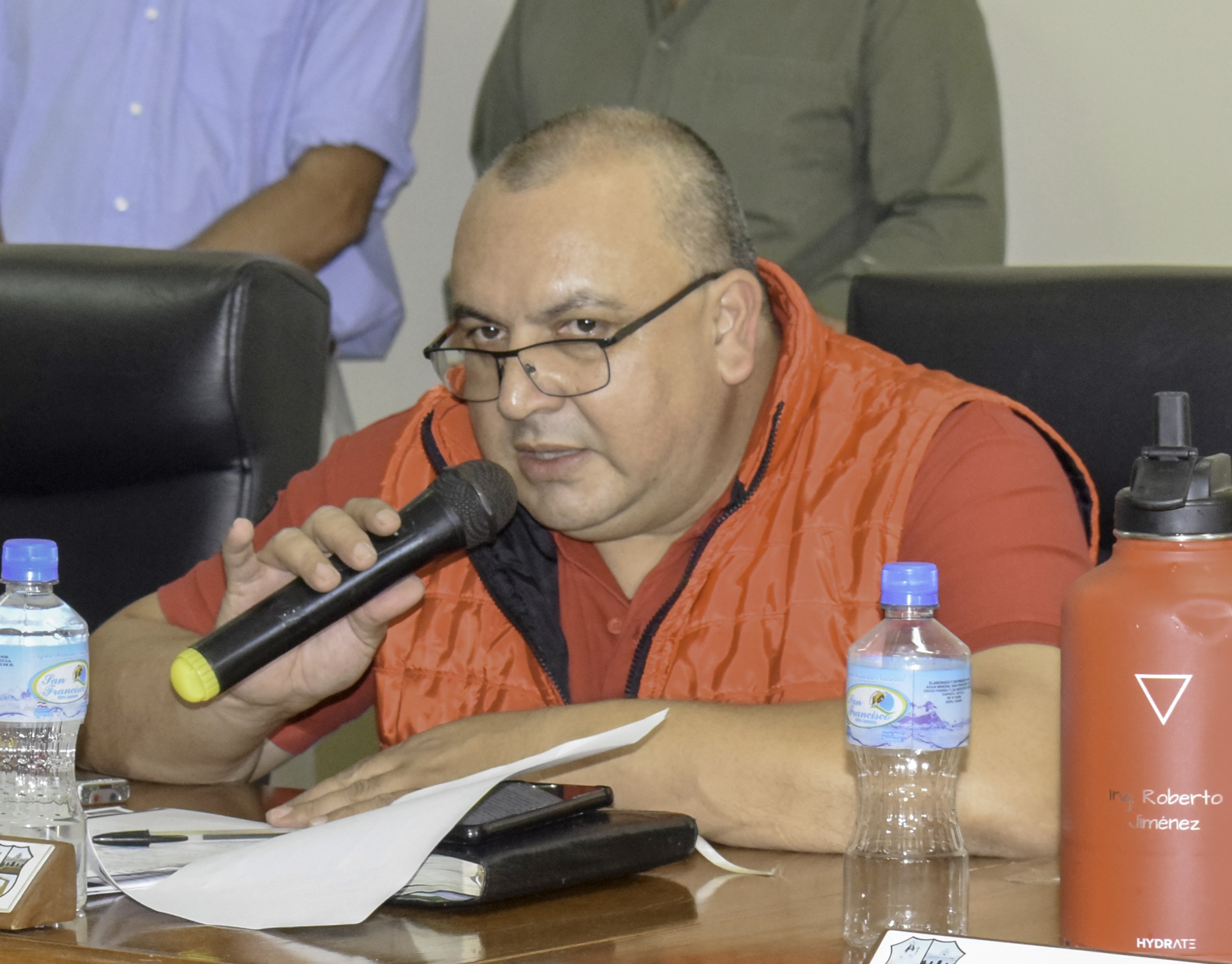 Concejal Garcete solicita la reparación del asfaltado sobre el puente alternativo ubicado a la altura de la ciclovía y la limpieza general de la zona