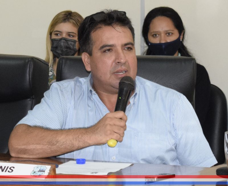 Concejal Denis solicita a la Dirección de Servicios Básicos realizar la limpieza de los pavimentos asfálticos en las diferentes compañías