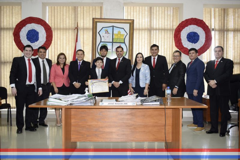 Entrega de reconocimiento al joven Jesús Pont Vaesken por ser ejemplo de superación y un campeón de la vida