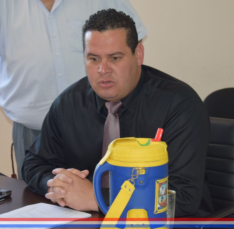 Comenzó reconstrucción de canaleta en el barrio Kennedy, en tanto que la construcción de empedrados y asfaltados se concretará el año próximo