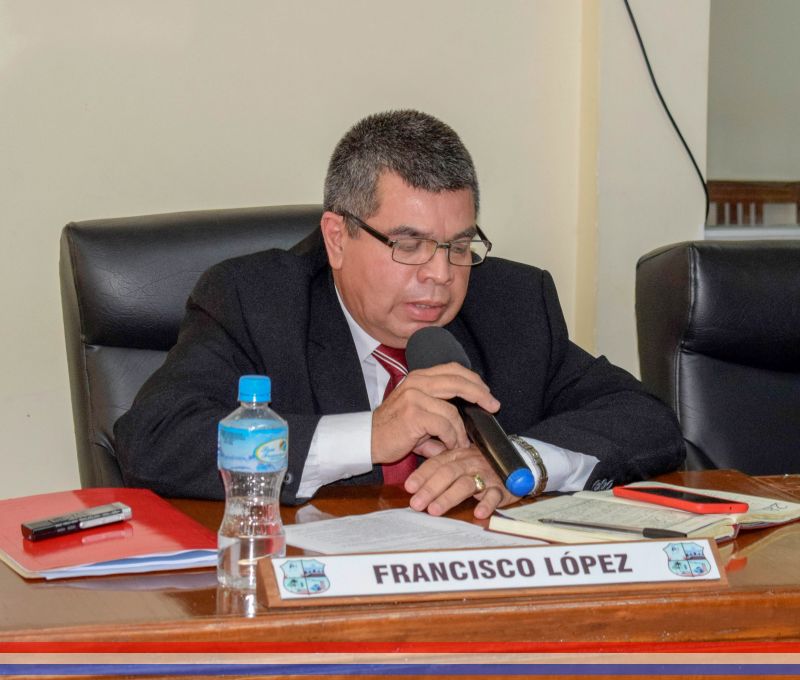 Concejal López solicita al Ejecutivo Municipal reparación de aula en la escuela Las Mercedes y control sobre presunta venta clandestina de combustible