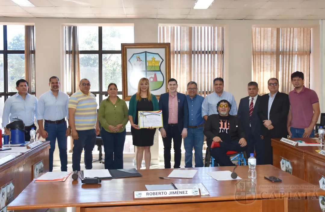 La Prof. Analía Martínez González, primera mujer en entrenar a equipos de básquetbol masculino, recibió reconocimiento