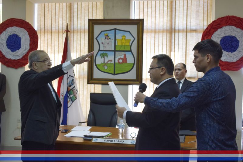 El Lic. Carlos César Ramírez Valdez juró como nuevo concejal municipal
