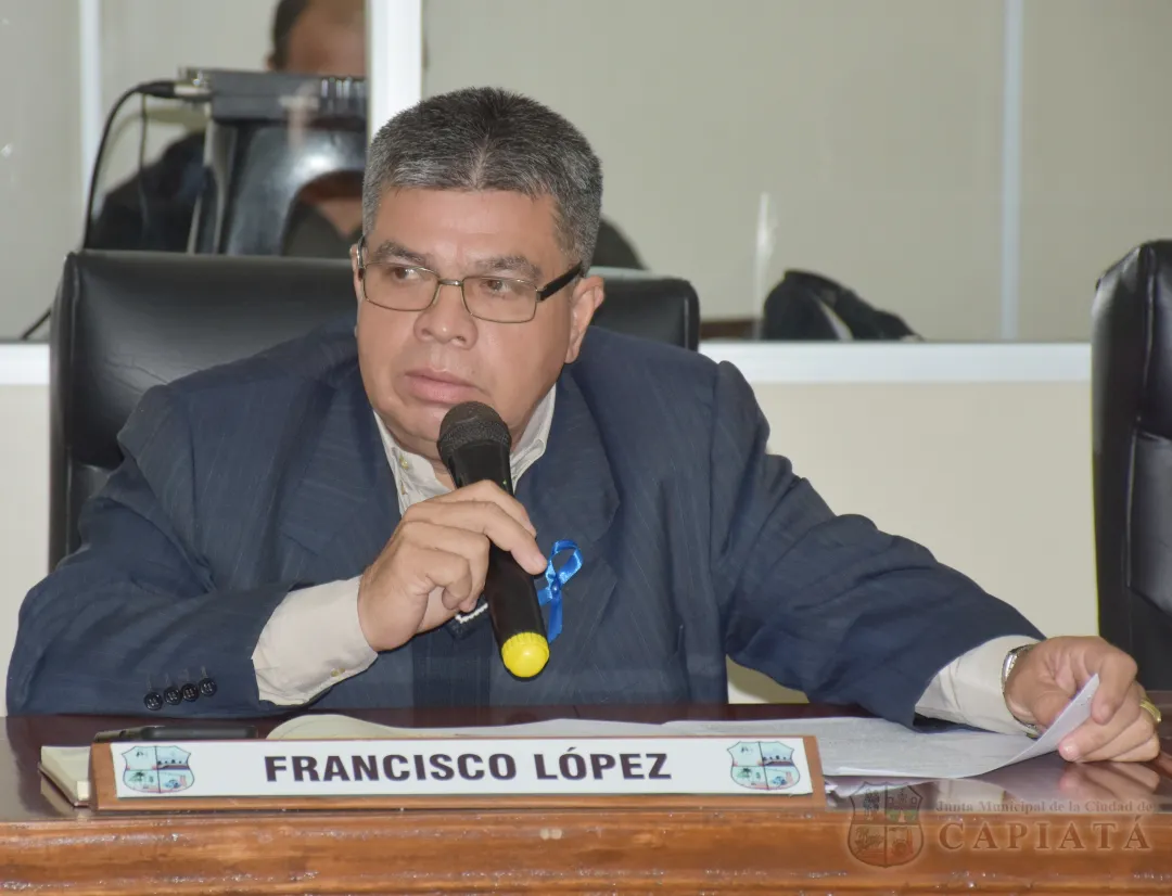 Concejal López solicita al Ejecutivo Municipal verificar si árbol ubicado en el casco urbano fue derribado con autorización o no de la Comuna