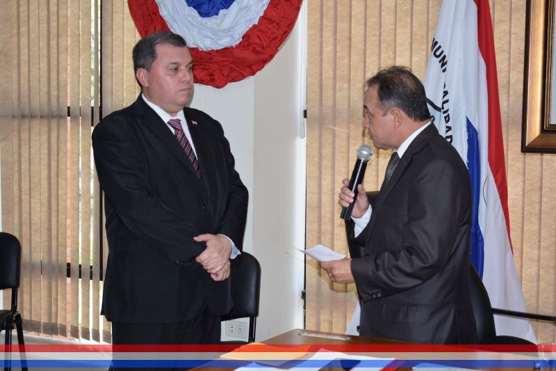 Juramento de rigor del concejal presidente Bernardo Sosa Viveros y del concejal vicepresidente Javier Trinidad Salinas