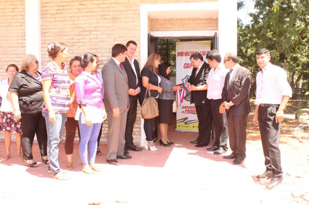 Inauguración de aula y entrega de muebles en la Esc. San José de Cía. 7ª