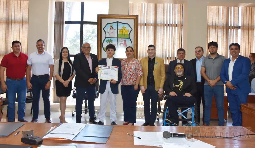 Entrega de reconocimiento al Mérito al joven artista Daniel Brizueña, consagrado en el Festival Estudiantil “Guarania Púpe”