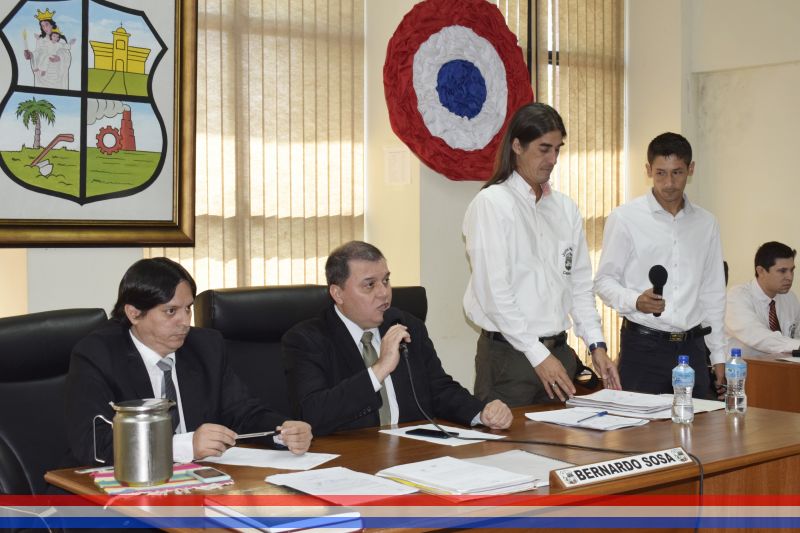 Aprueban pliego de bases y condiciones para licitación de compra de muebles pedagógicos