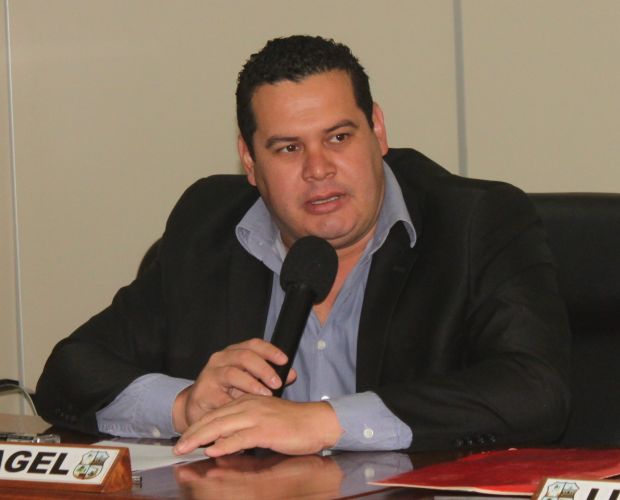 Solicitan la intervención de una distribuidora de bebidas por ocupación de vereda y calle